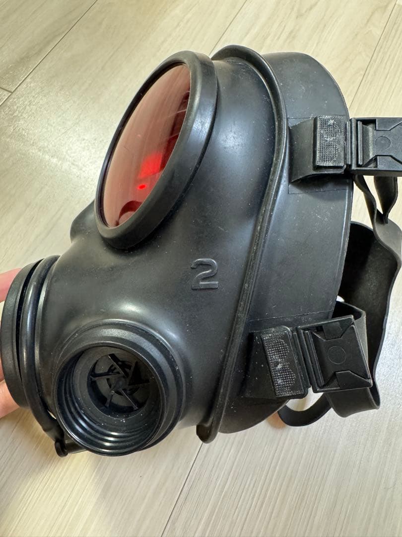 S10ガスマスク 軍放出品 スモーク・レッドレンズ、専用ケース付き