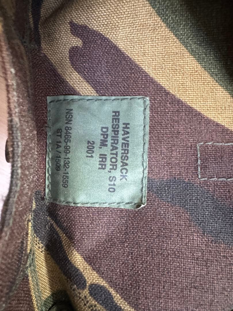 S10ガスマスク 軍放出品 スモーク・レッドレンズ、専用ケース付き