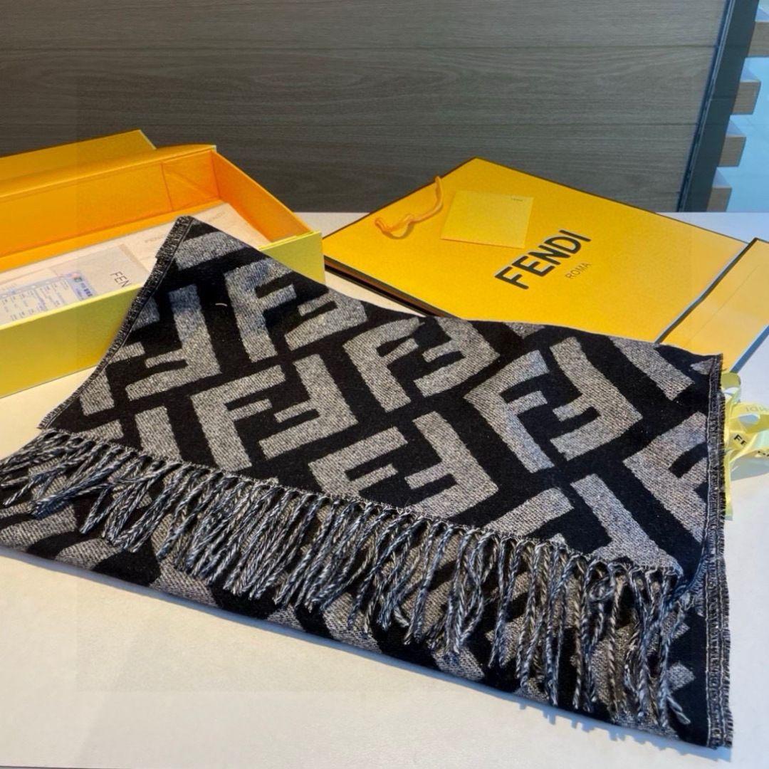 FENDI フェンディ　マフラー　170×47cm