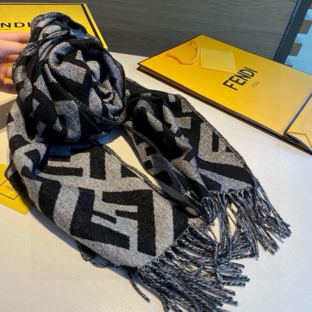 FENDI フェンディ　マフラー　170×47cm