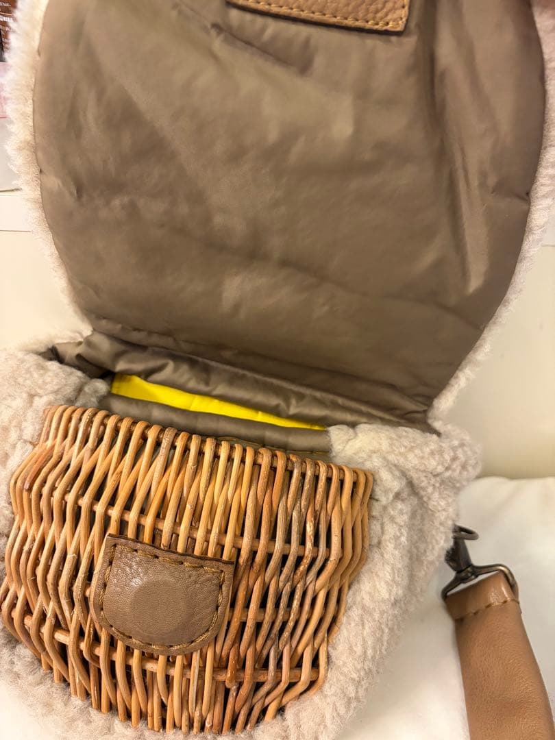 ebagos *HIRAMEITA ボアウトウト ボディーバッグS