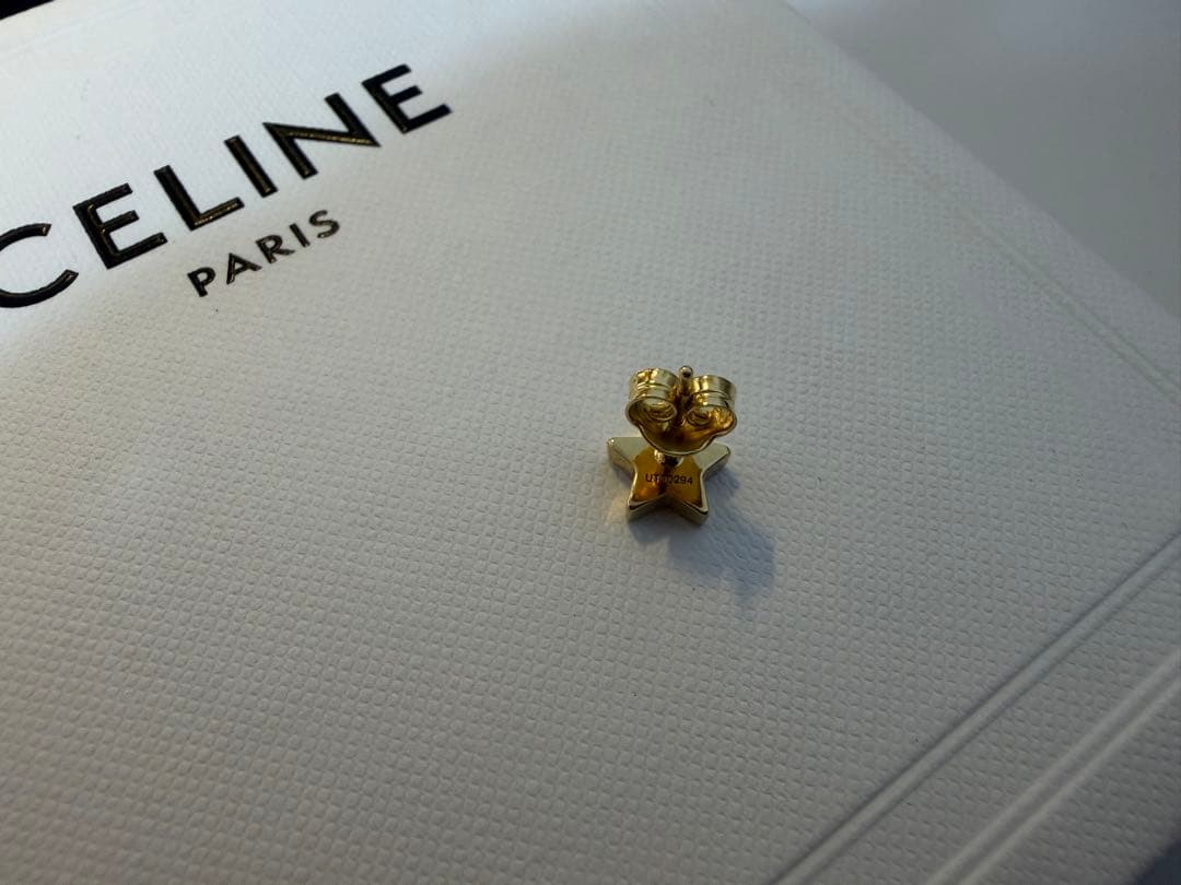 CELINE ゴールド 星型ピアス(片方)