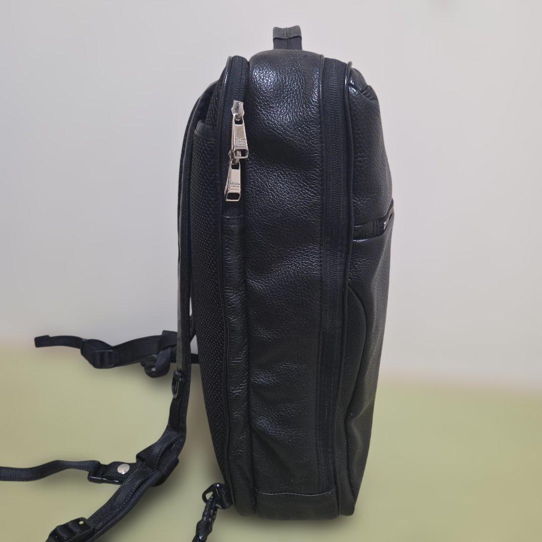 未使用近い ウルティマトーキョー リュック　レザー シボ革 ブラック A4可