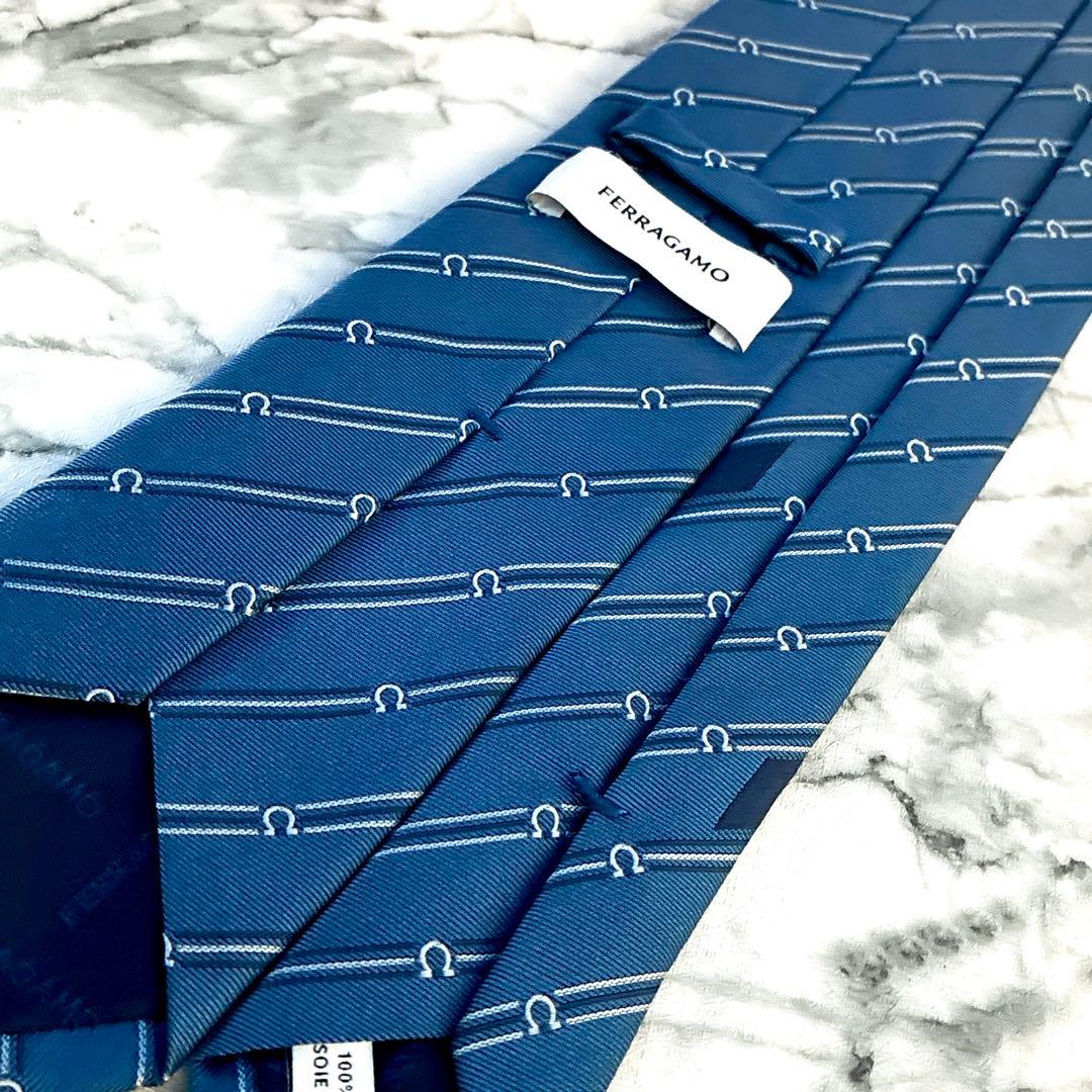 ✨未使用箱付き✨フェラガモ　現行　ガンチーニ　ストライプ　ブルー　ネクタイ