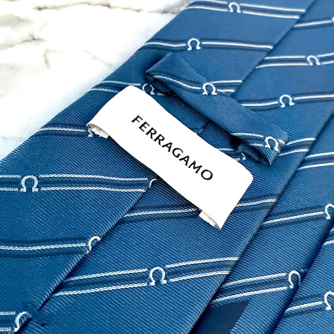 ✨未使用箱付き✨フェラガモ　現行　ガンチーニ　ストライプ　ブルー　ネクタイ