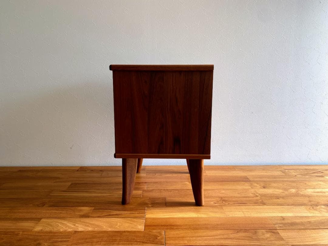 90s デンマーク製 Torring（トーリング）チーク ナイトテーブル 仕上済