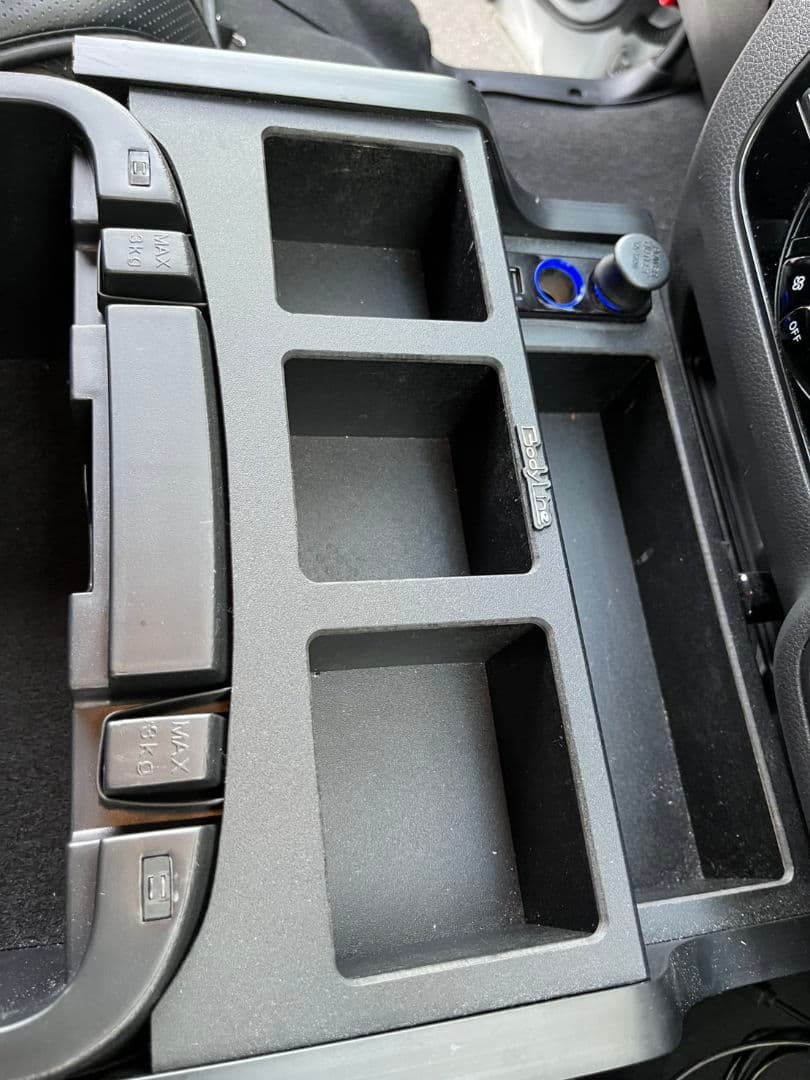 Body Line キャラバンNV350　ドリンクホルダー