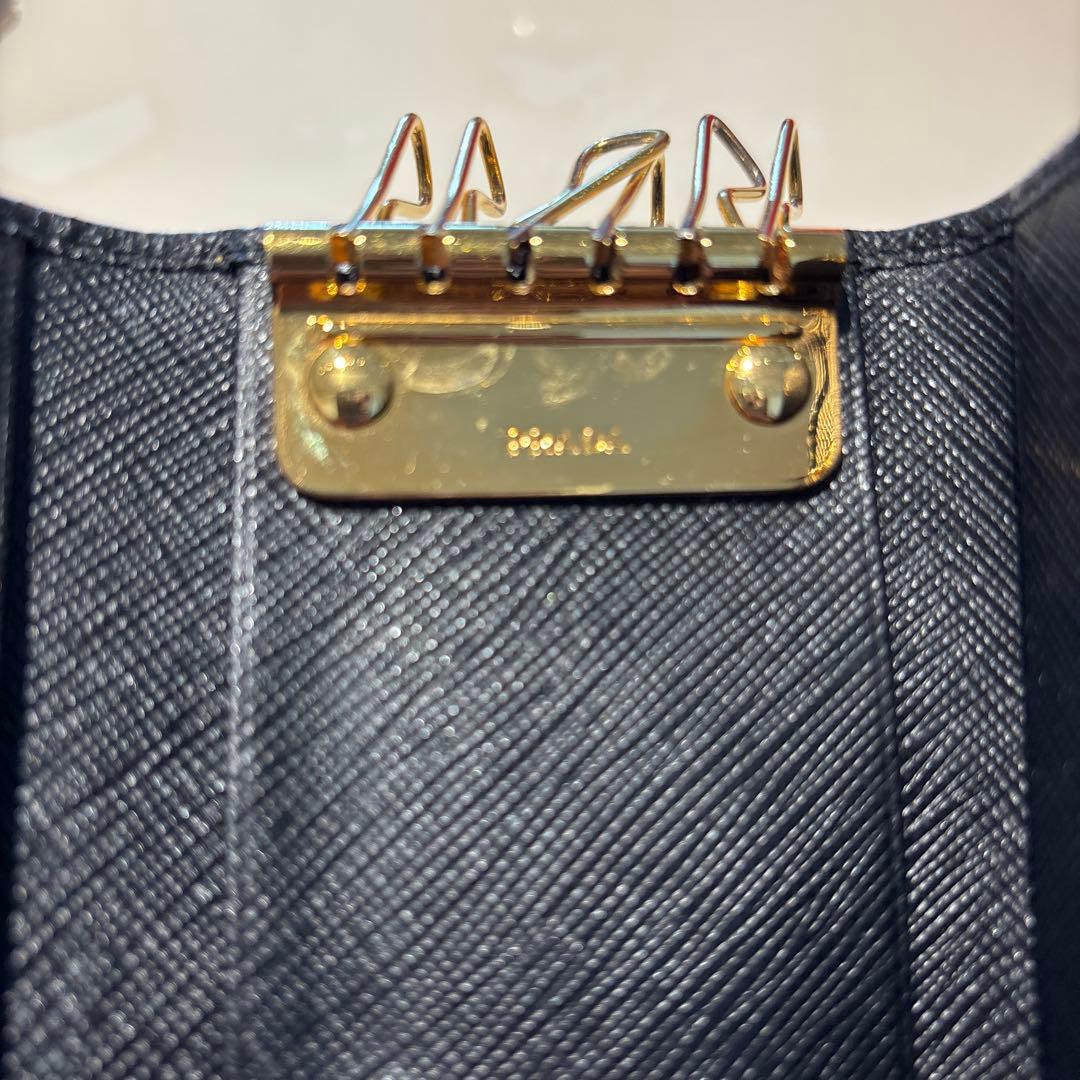 PRADA ブラック キーケース サフィアーノレザー　リボン