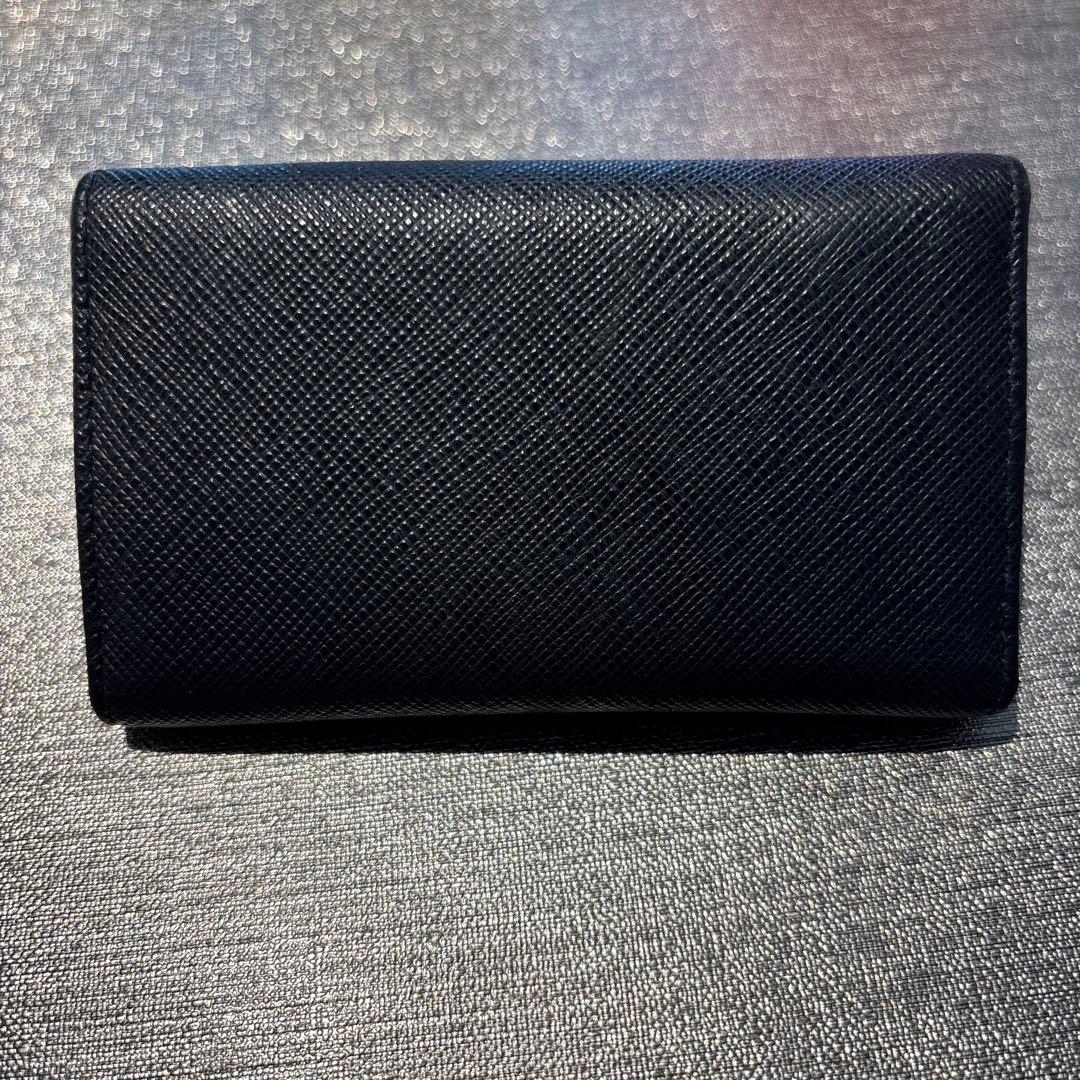 PRADA ブラック キーケース サフィアーノレザー　リボン