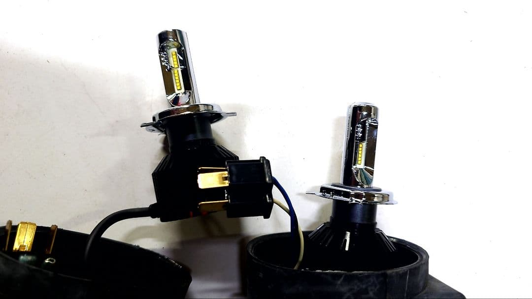 LEDヘッドライト H4 スマート　フォーフォー　フォーツー