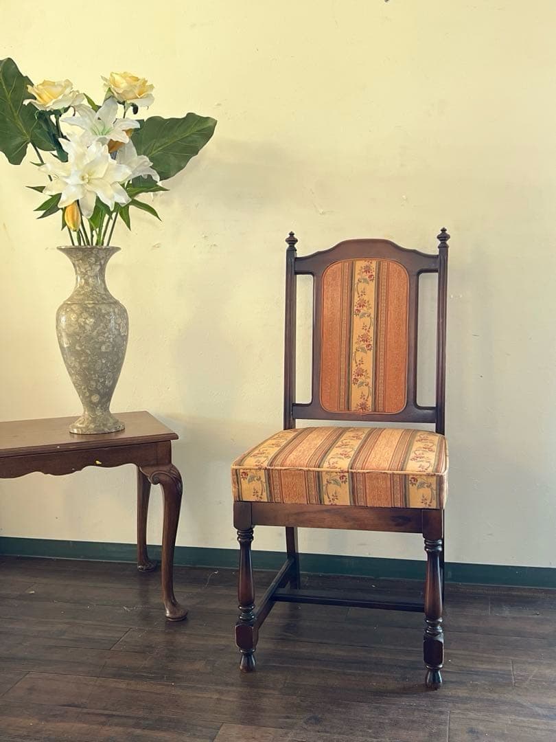 k962r114 カリモク家具 ヴィンテージ感あふれる美しいダイニングチェア