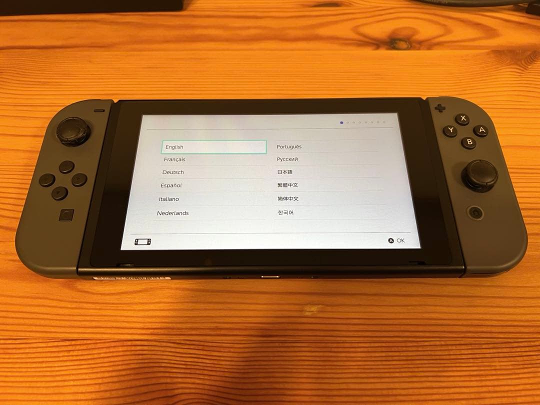 Nintendo Switch 本体【充電グリップ、microSD付き】