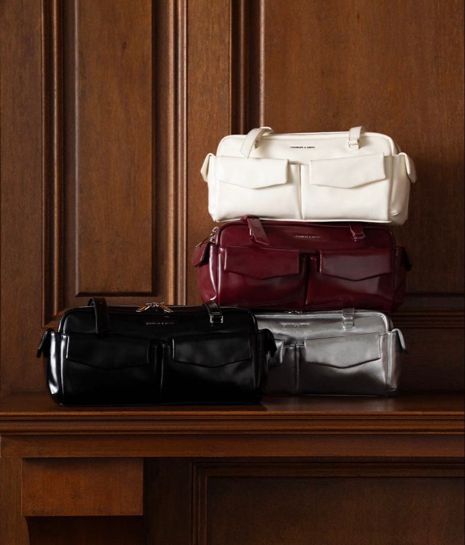 CHARLES&KEITH マルチポケットショルダーバッグ