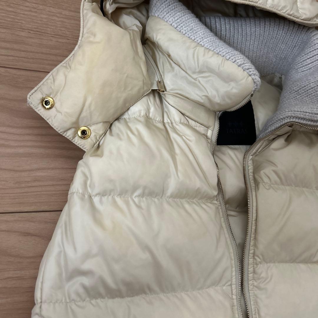 タトラス　Oggiコラボ　クリーム色　フード付きダウンベスト