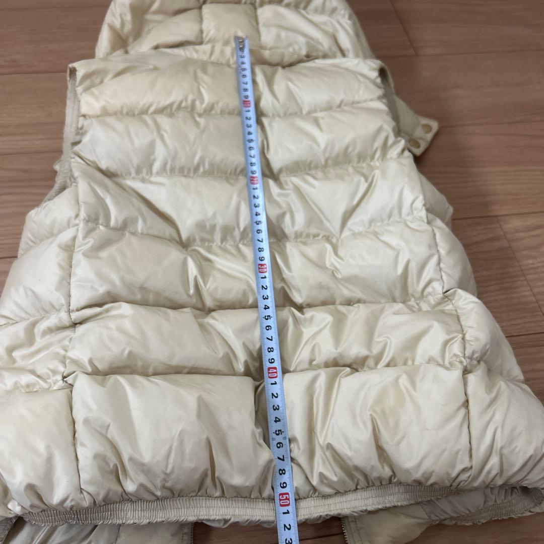 タトラス　Oggiコラボ　クリーム色　フード付きダウンベスト