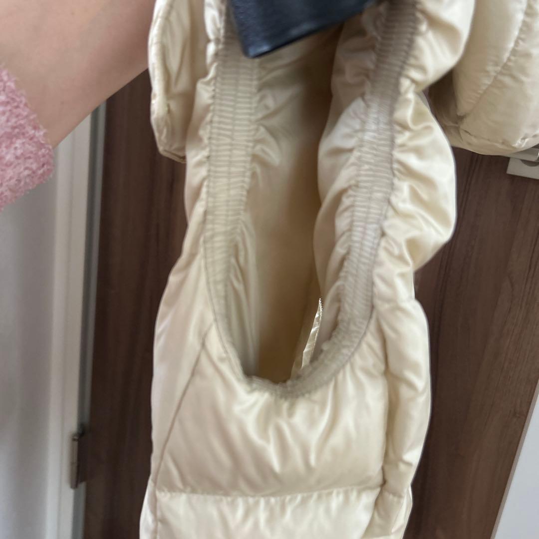 タトラス　Oggiコラボ　クリーム色　フード付きダウンベスト