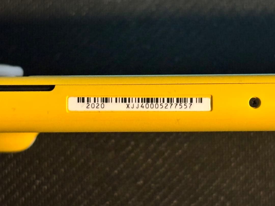 Ranecyyy　極美品 Switch Lite イエロー 純正充電器付き