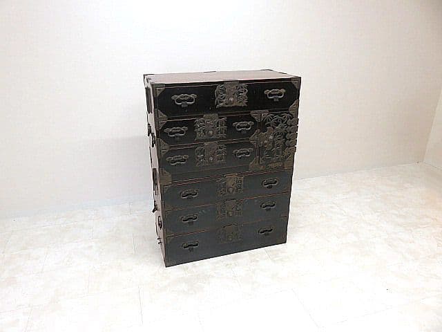 n*u様 黒漆時代箪笥　2段重ね　和箪笥/整理箪笥/着物箪笥　変わり金具/庄内箪
