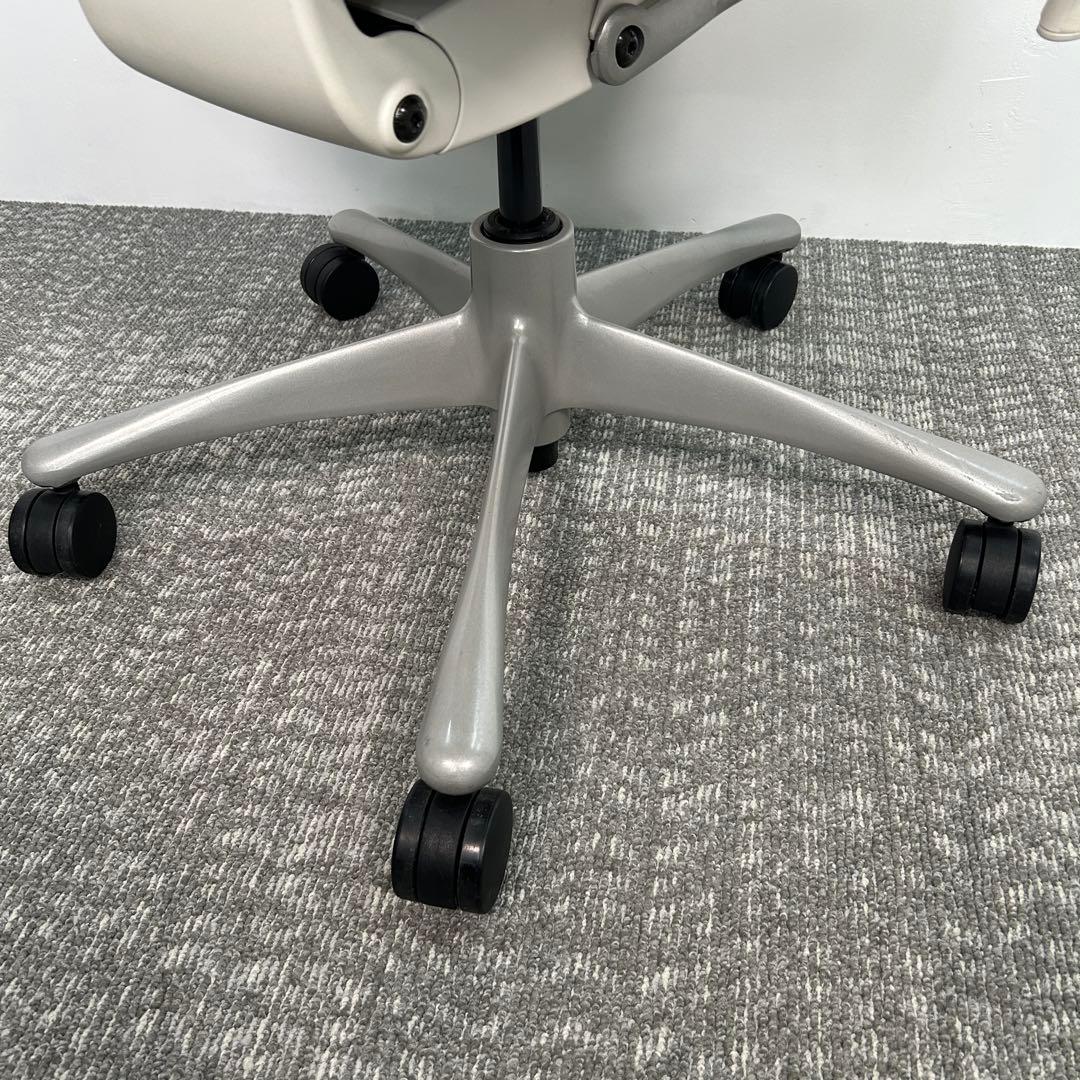 E. エンボディチェア 最高級 ハーマンミラー ホワイト Embody