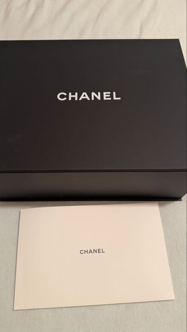 CHANEL ブラックレザー ショルダーバッグ　未使用に近い美品　２６㎝　超安価