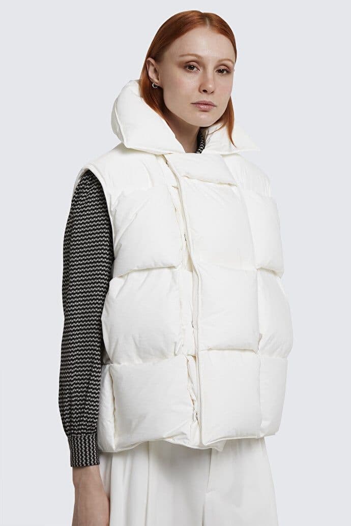 極美品 ボッテガヴェネタ イントレチャート 中綿 ナイロン ショートジレ ベスト