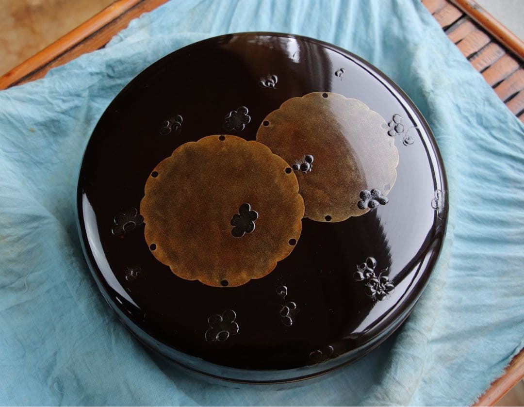 茶道具　古い食籠　雪輪に梅　亀　金蒔絵　闇蒔絵　木製　菓子器　梨子地　漆器　亀甲