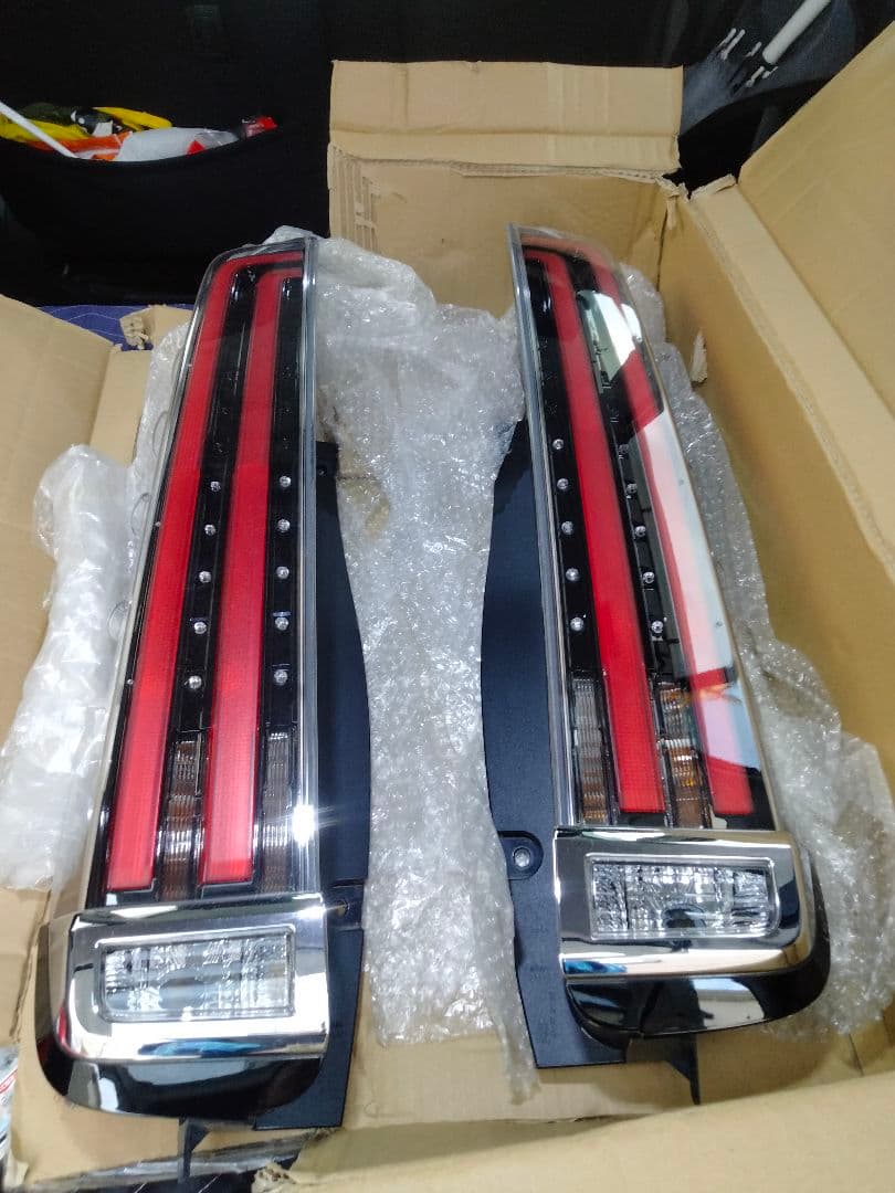 80ノア 後期テールランプ 極美品