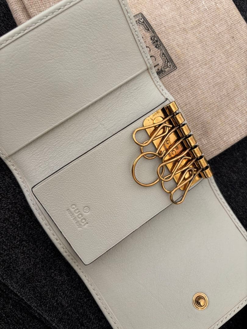 GUCCI ホワイトレザーキーケース