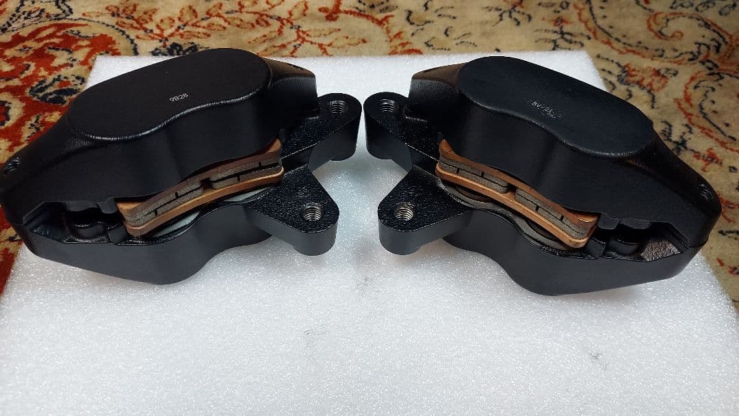 Harley FXLRS フロントブレーキキャリパー左右新車外し未走行。