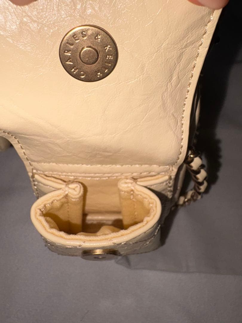 チャールズアンドキースDuo ドゥオ キルトクロスボディーバッグ バターイエロー