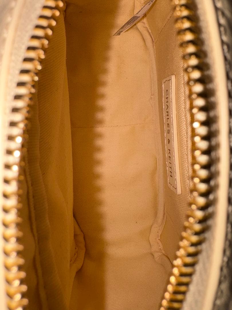 チャールズアンドキースDuo ドゥオ キルトクロスボディーバッグ バターイエロー