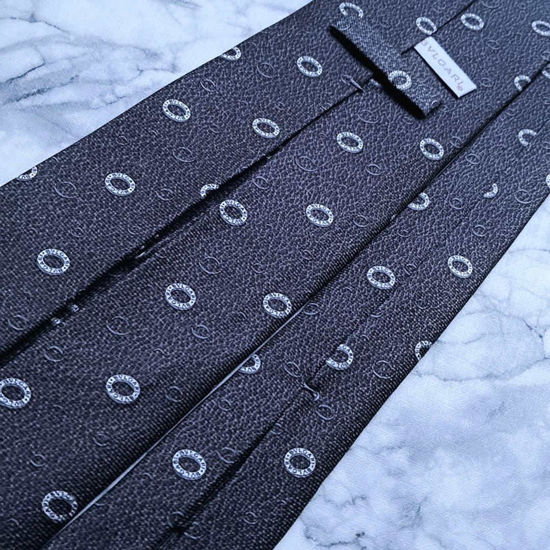 ✨未使用✨ブルガリ　希少なリング柄　シルバー　セッテピエゲ　ネクタイ