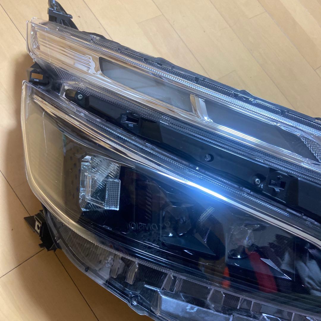 TOYOTA トヨタ 80系VOXY 純正LEDヘッドライト
