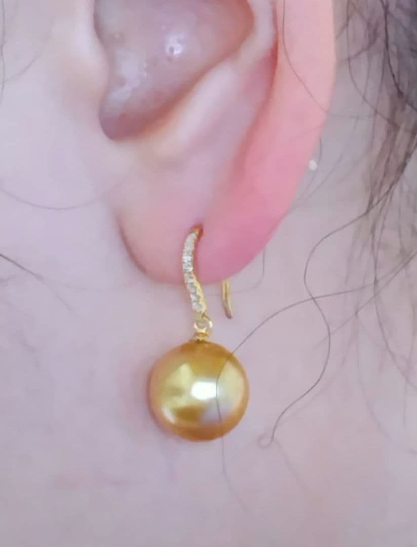 お文具さんK18南洋真珠ダイヤ入りピアス