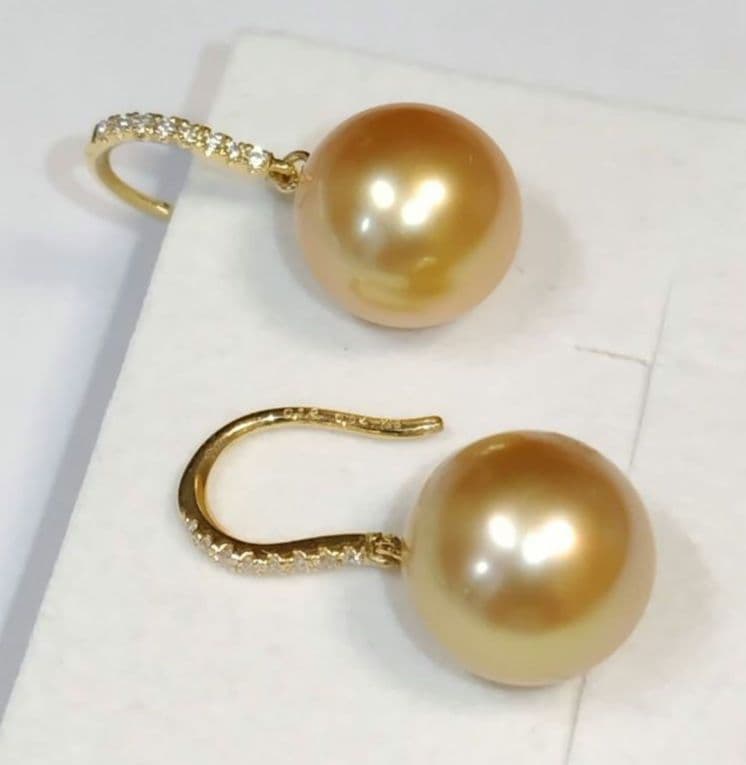 お文具さんK18南洋真珠ダイヤ入りピアス