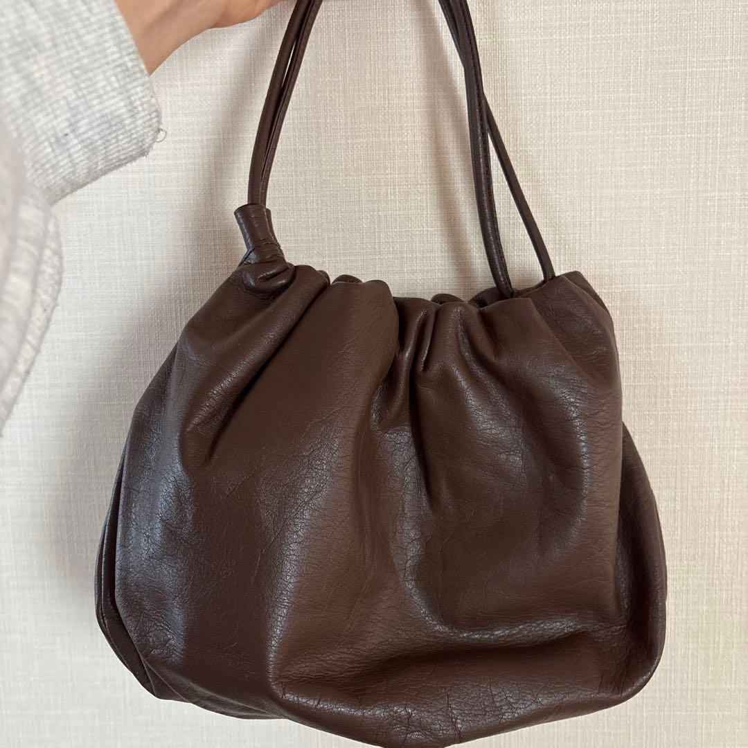 ブラウンレザーショルダーバッグ ギャザー入り