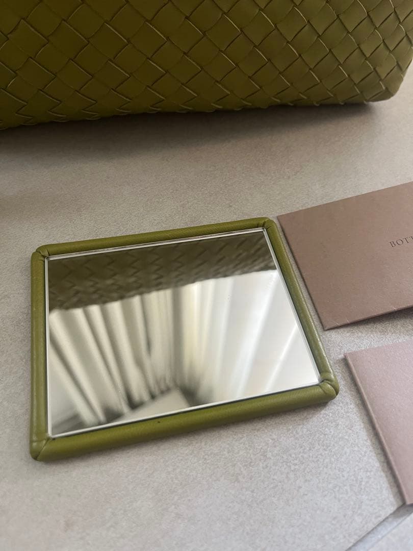 【美品】BOTTEGA VENETA ループ カメラバッグ ライムグリーン