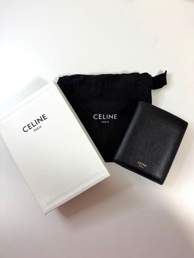 ち*い様 【美品】 CELINE ブラックレザー 二つ折り財布 【レア】