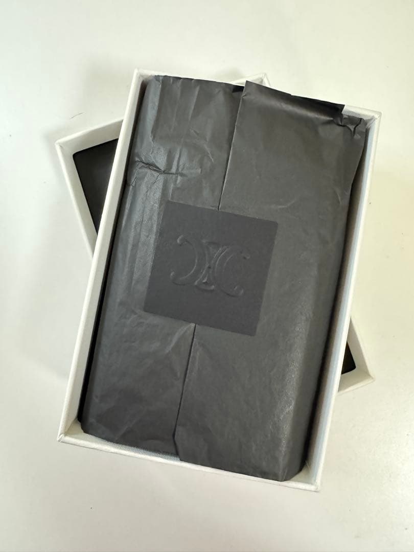 ち*い様 【美品】 CELINE ブラックレザー 二つ折り財布 【レア】