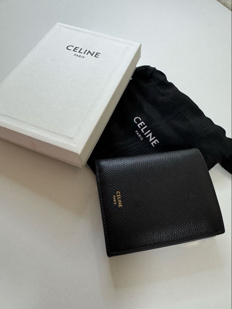 ち*い様 【美品】 CELINE ブラックレザー 二つ折り財布 【レア】