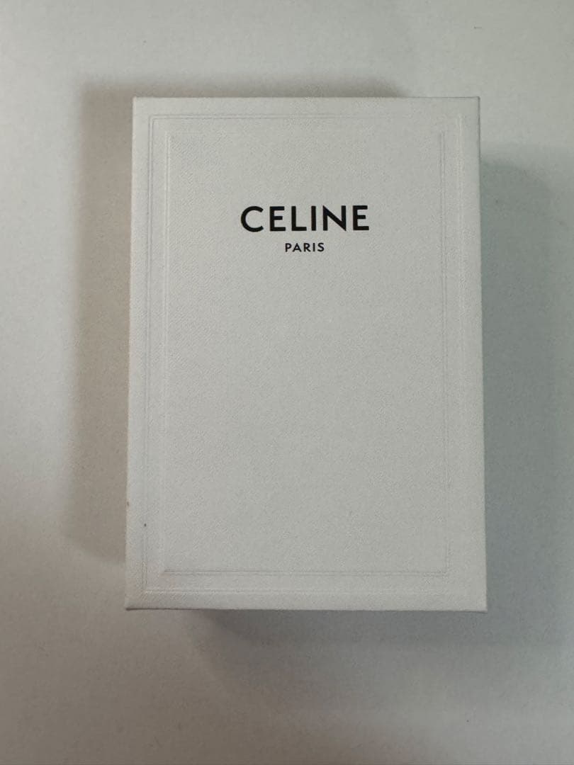 ち*い様 【美品】 CELINE ブラックレザー 二つ折り財布 【レア】
