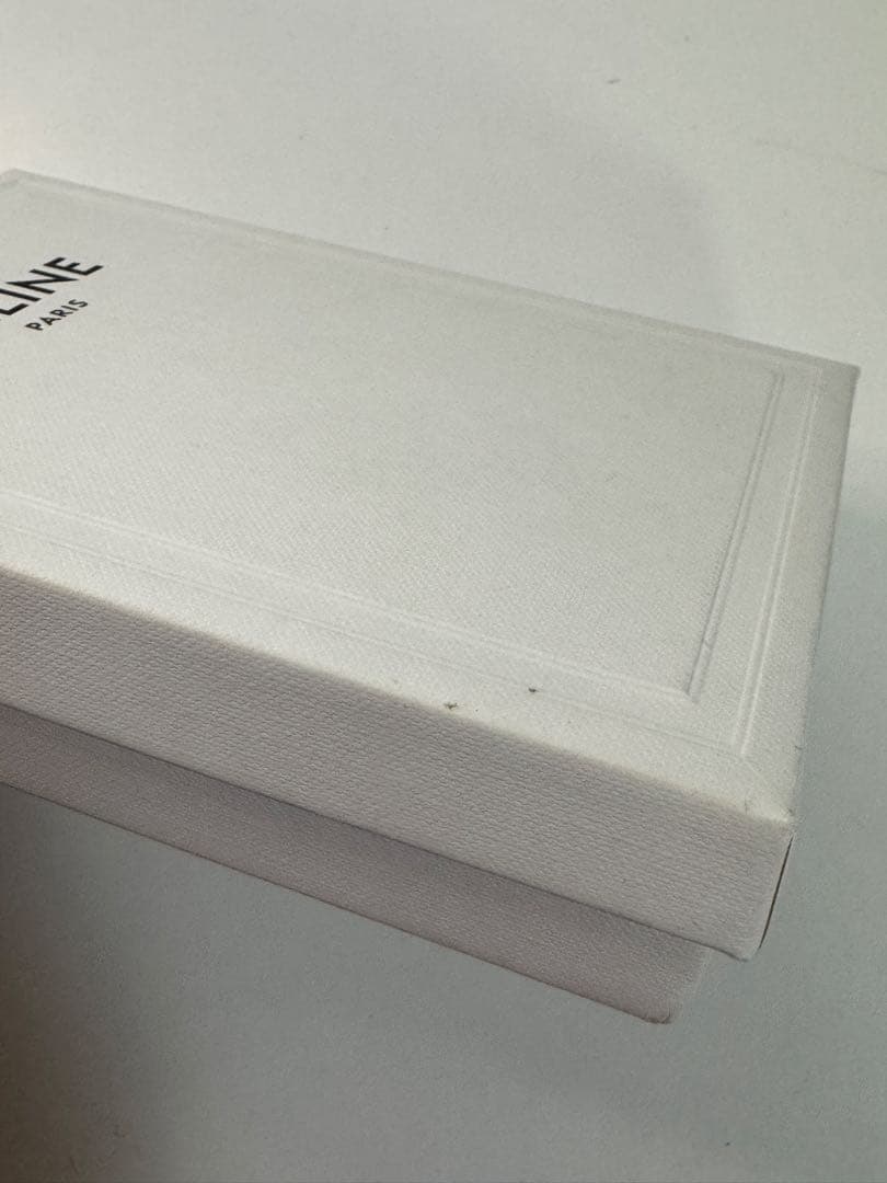 ち*い様 【美品】 CELINE ブラックレザー 二つ折り財布 【レア】