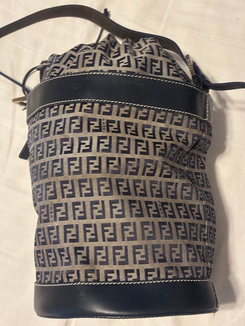 Fendi ロゴプリント バッグ