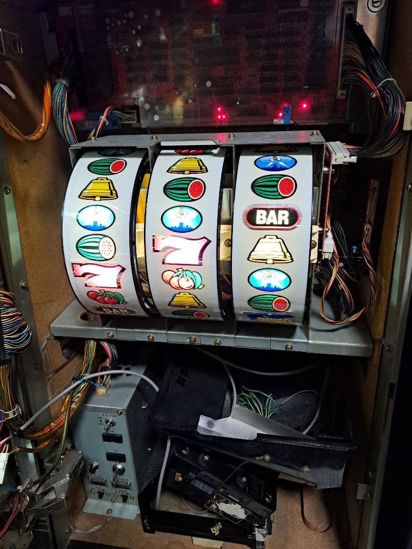 サンダーv 実機　4号機 led仕様　スロット　実機　不要機　パチスロ