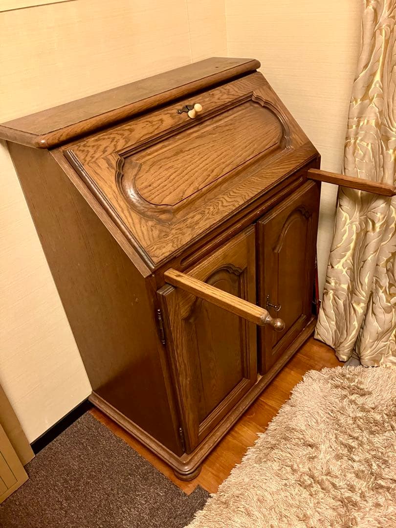 ★★たま★★　アンティーク　ベルギー製　ライティングデスク　　木製　鍵付き