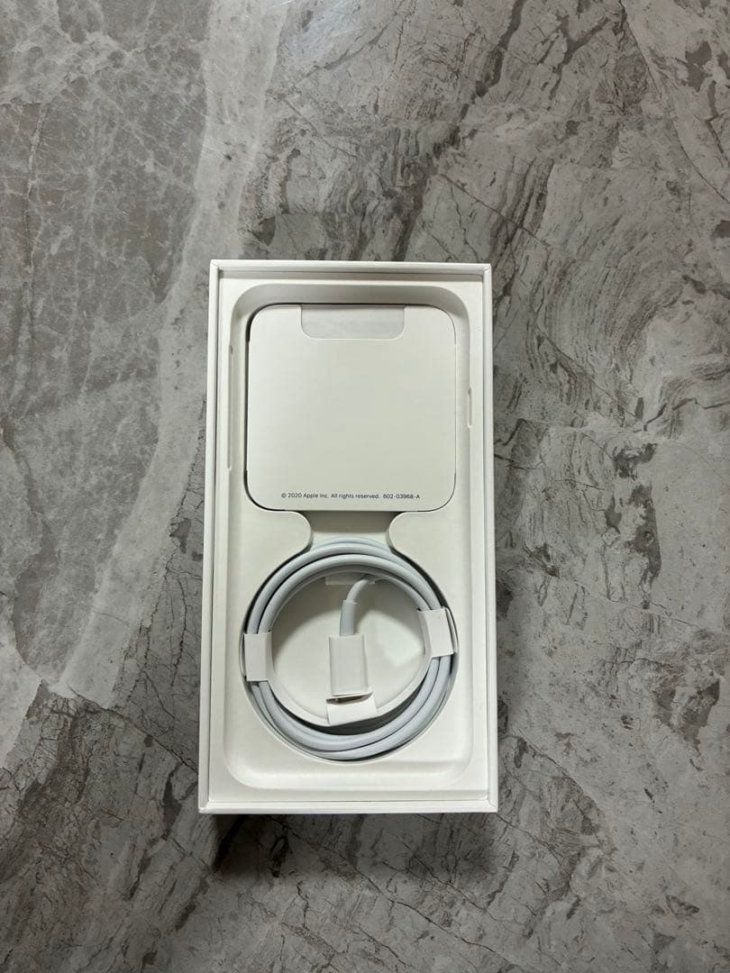 iPhone SE 第2世代 64GB Red SIMフリー 付属品完備