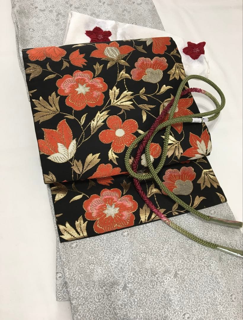 華やかな【名古屋帯】正絹　黒色