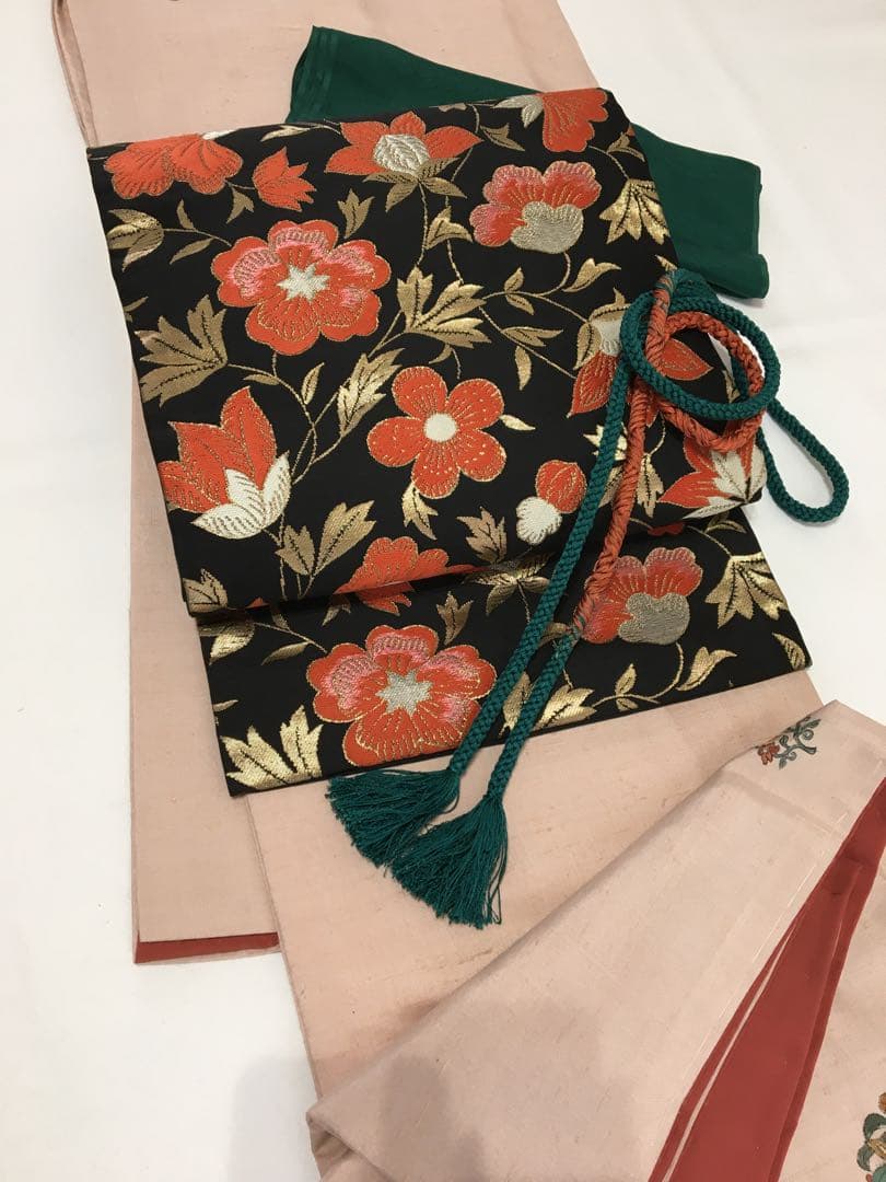 華やかな【名古屋帯】正絹　黒色