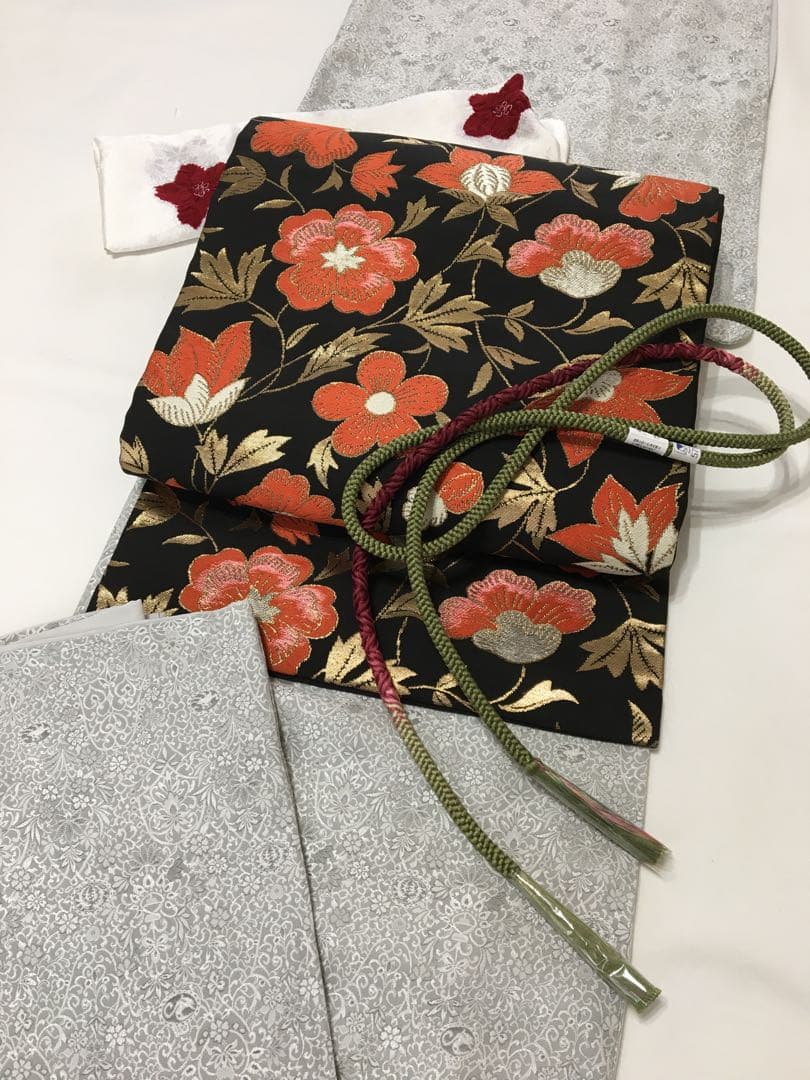 華やかな【名古屋帯】正絹　黒色