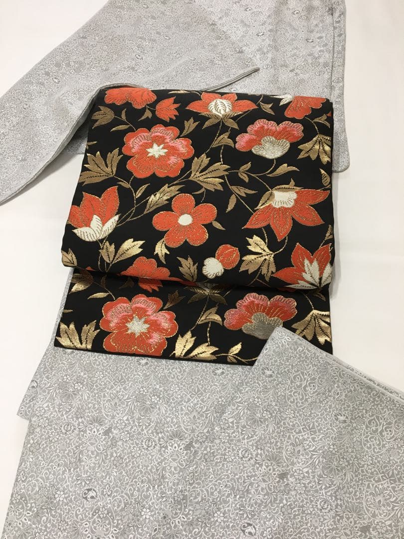 華やかな【名古屋帯】正絹　黒色